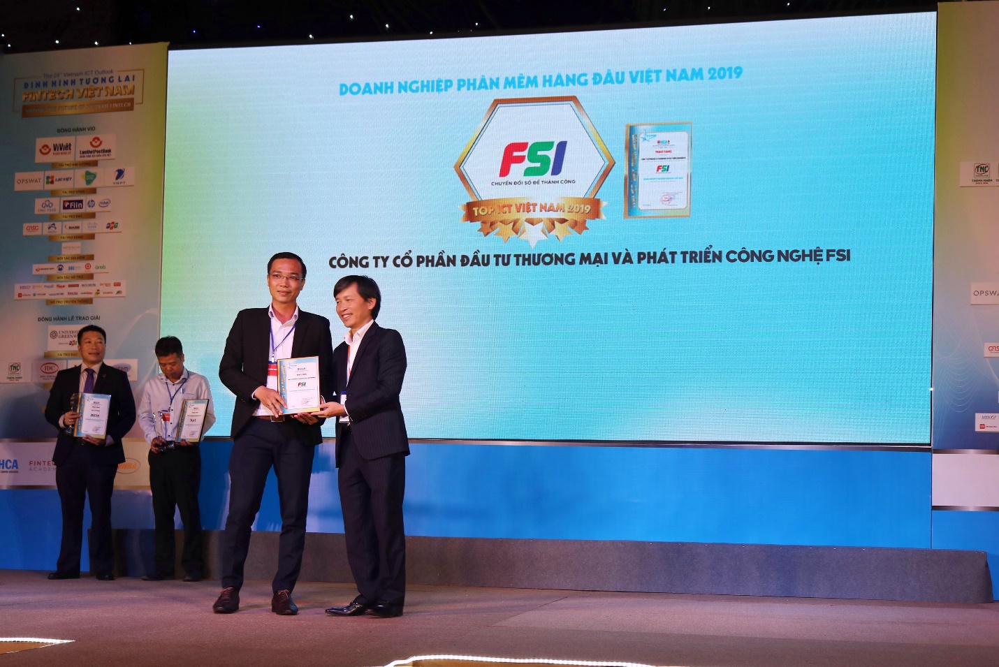 FSI xuất sắc nhận giải Top Doanh nghiệp phần mềm hàng đầu Việt Nam tại Vietnam ICT Outlook 2019
